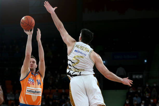 在中前场的 在中前场的