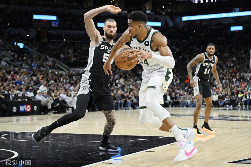 现出惊人的 现出惊人的